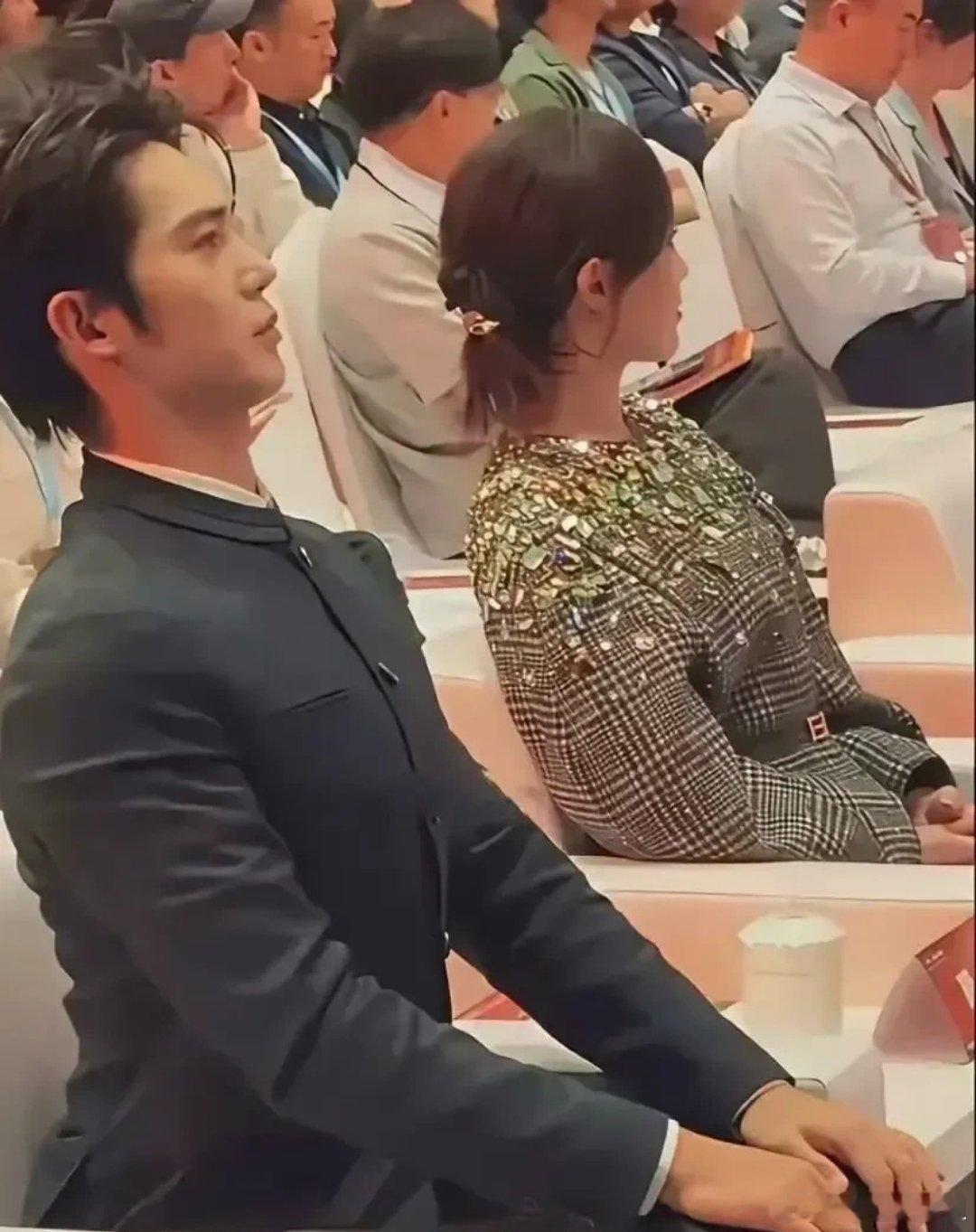 这样坐着不累吗？还是怎么舒服怎么来吧！ 