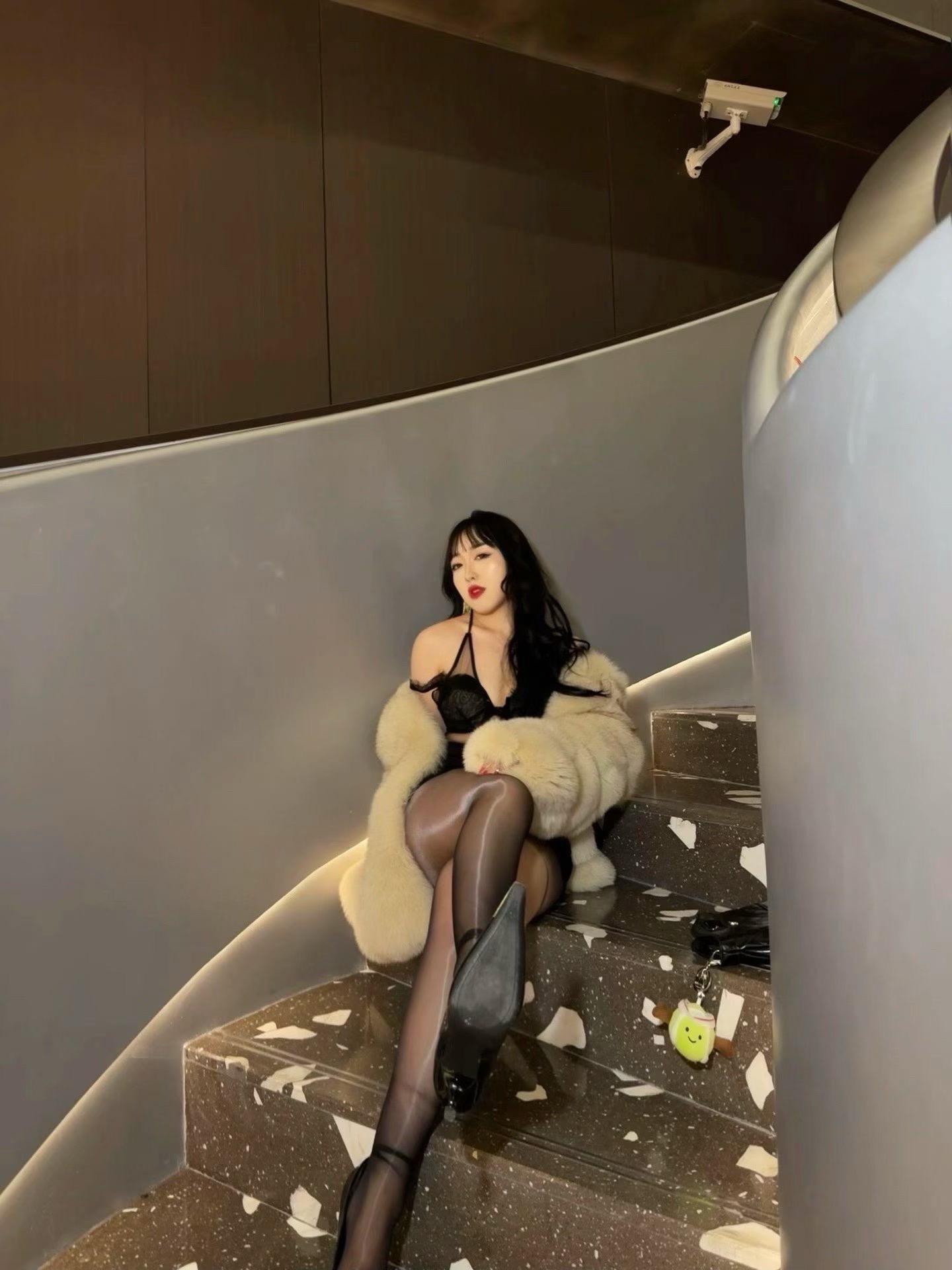 最近有一个很流行的词叫“高知悍妇”，意思就是不计较的时候，怎么都可以...