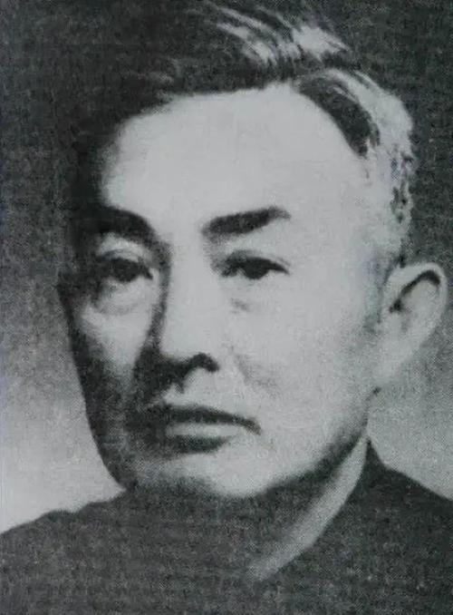 1952年，在外漂泊了十五年的陈昌浩终于返回了祖国，可眼前的一切早已物是人非，妻