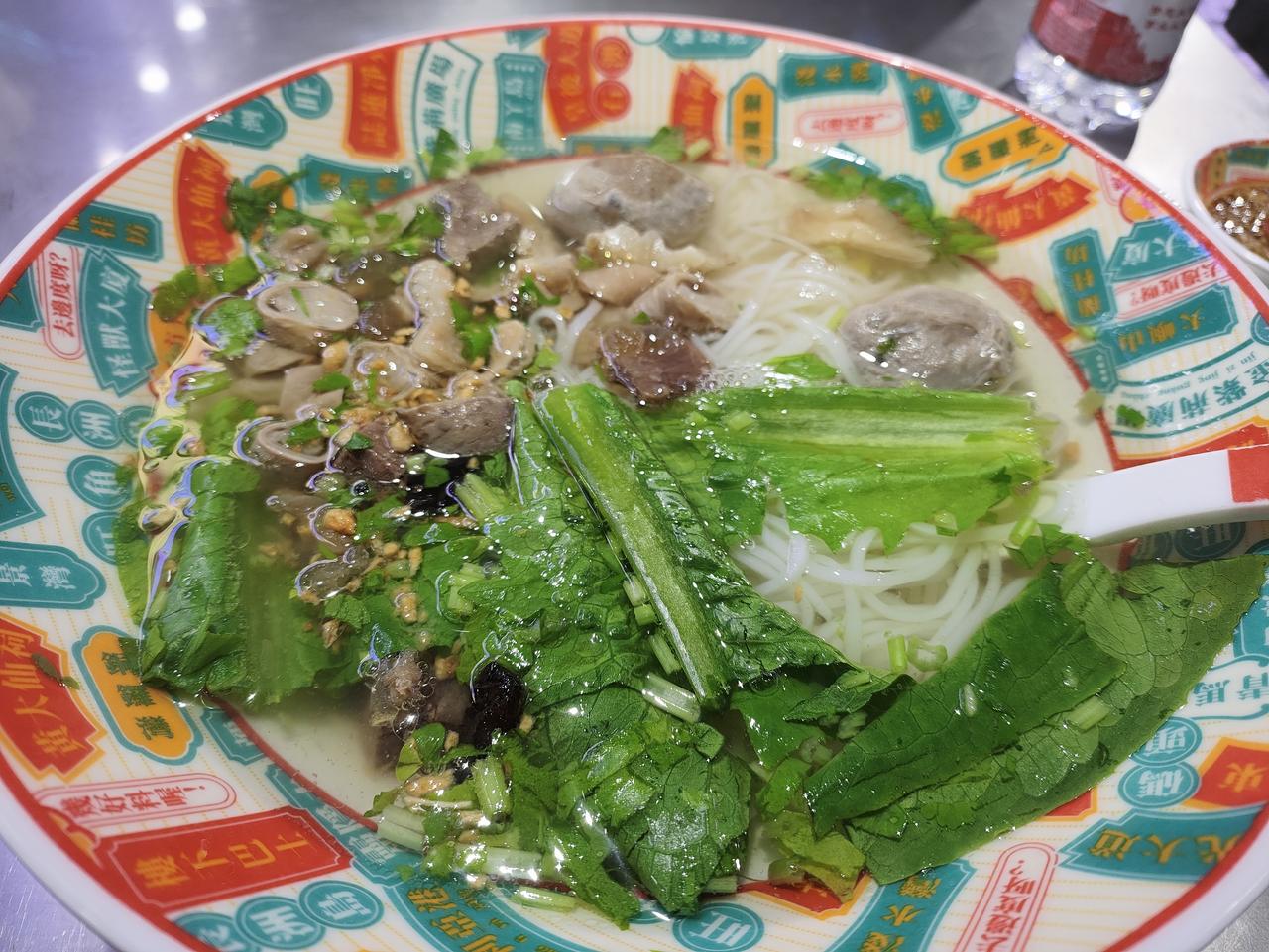 分享我这周有趣的事：吃饱饭，好好休息呀，每天上班那么累，生活多不易