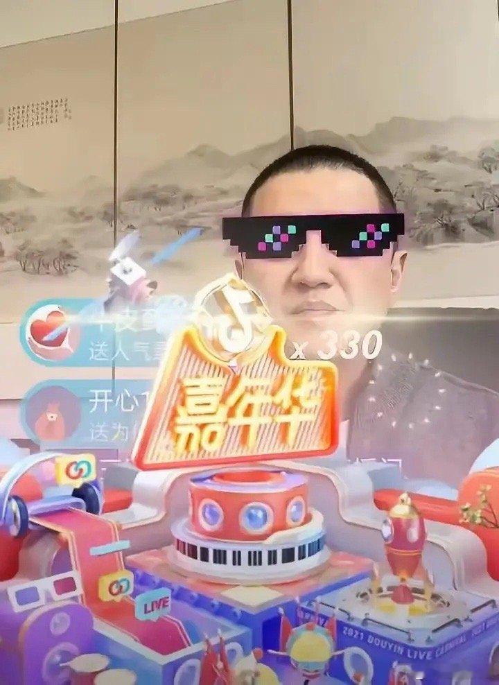 李亚鹏的坚持与坚韧有目共睹。他为资助北京天使儿童医院、嫣然医院，坚持11年，亏了