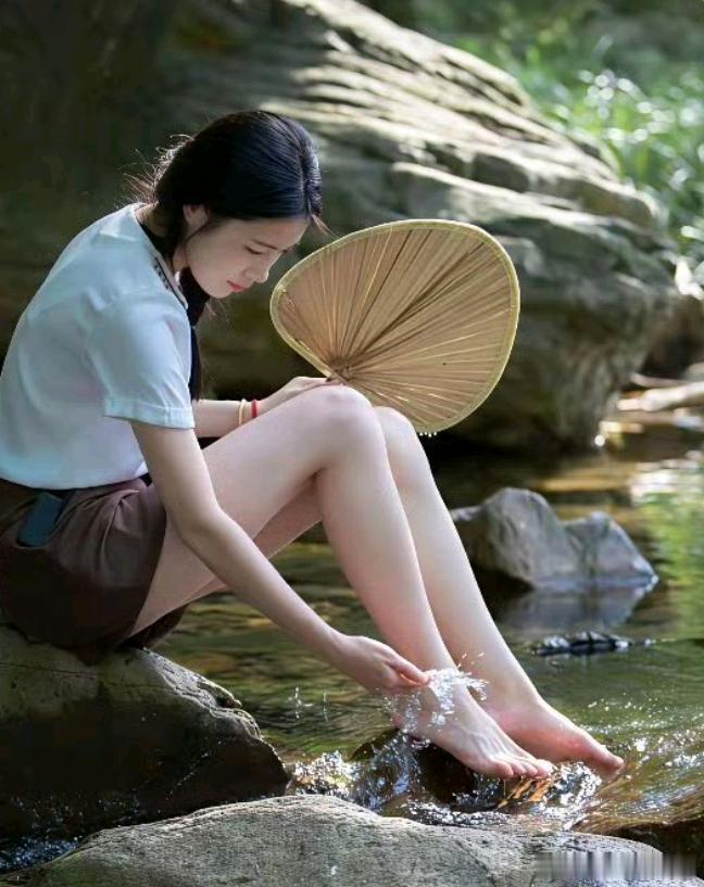 洋洋高锐·柳丝长·吗◎人……就是这样喜欢曲径通幽特别……在盛夏时寻……一个芳甸享