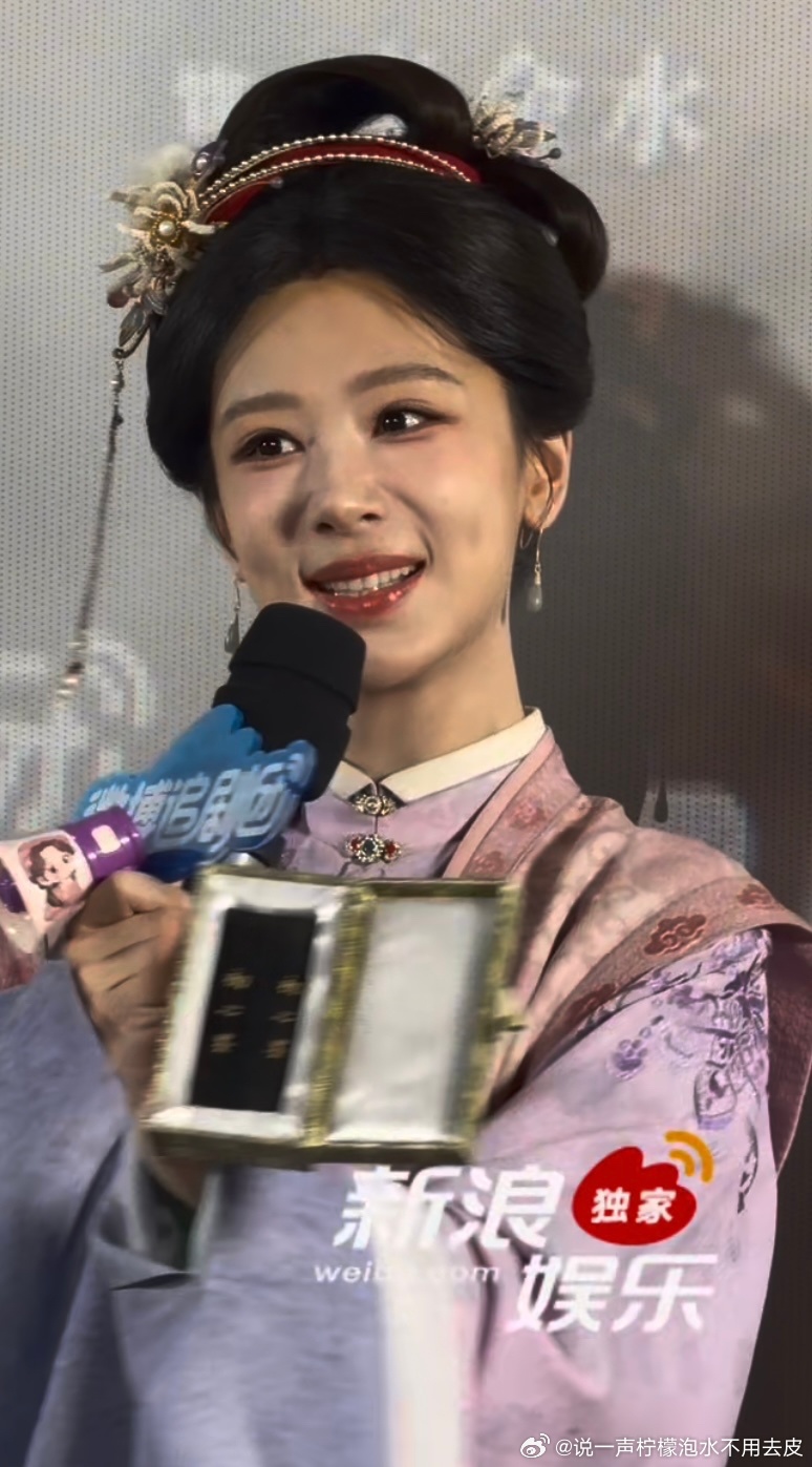 金鹤龙给杨紫化温婉世家妆她有的，我们也要有！杨紫跳起来打王梓豪