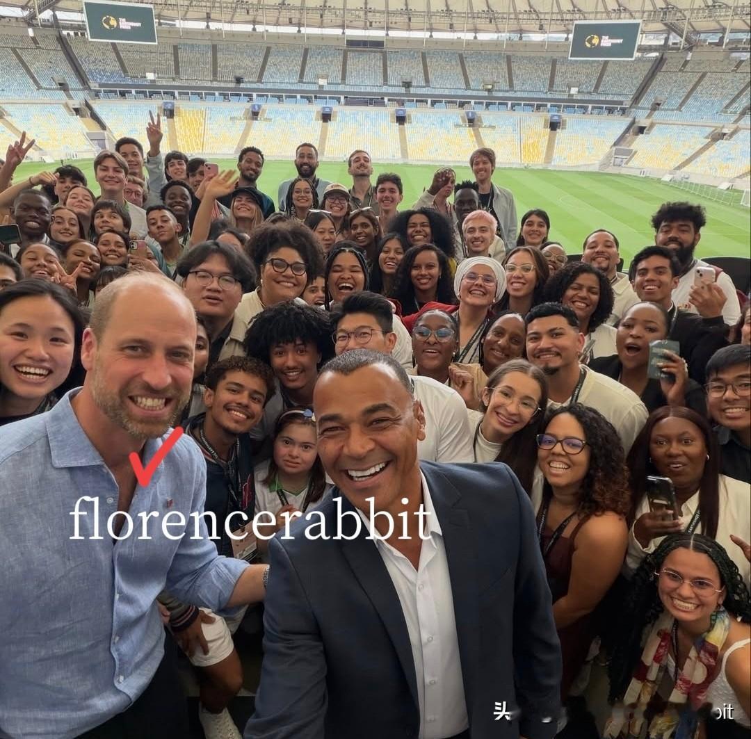 云泥之别！威廉王子已然抵达巴西里约热内卢，被热情似火，眼神拉丝儿的层层粉丝们“围