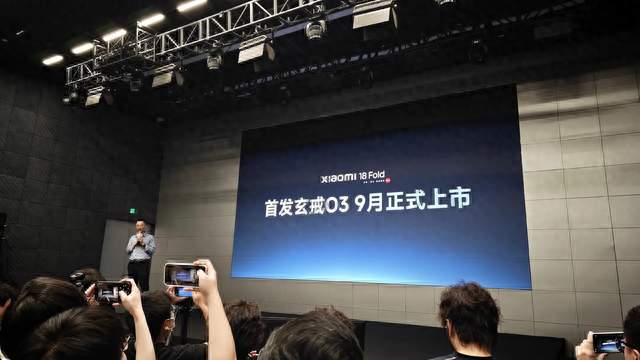 小米18 Fold来了，4个现实问题，阔折叠不是人人都适合