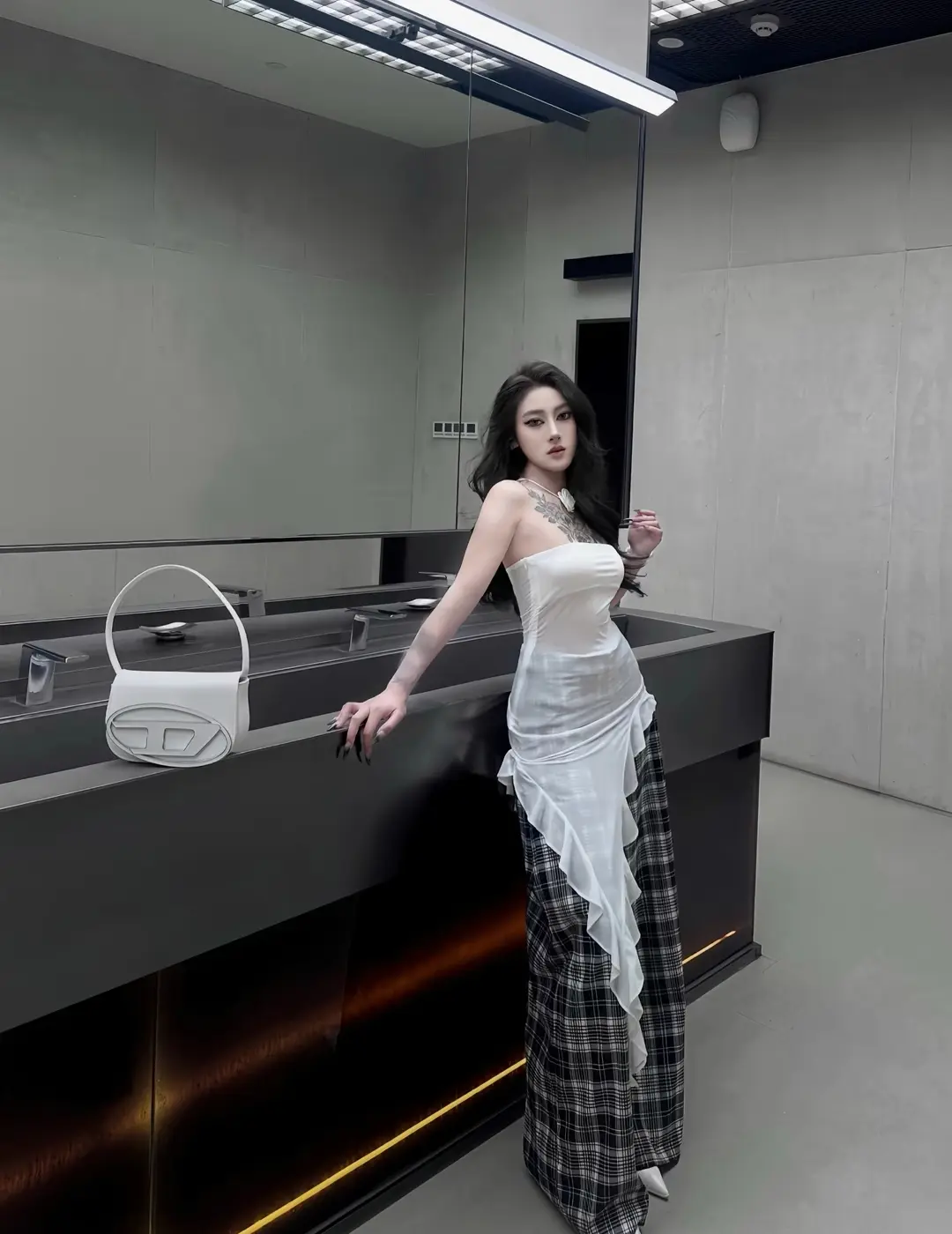 辣妹穿搭 清纯甜美 辣妹拍照姿势 妩媚性感 精选美图