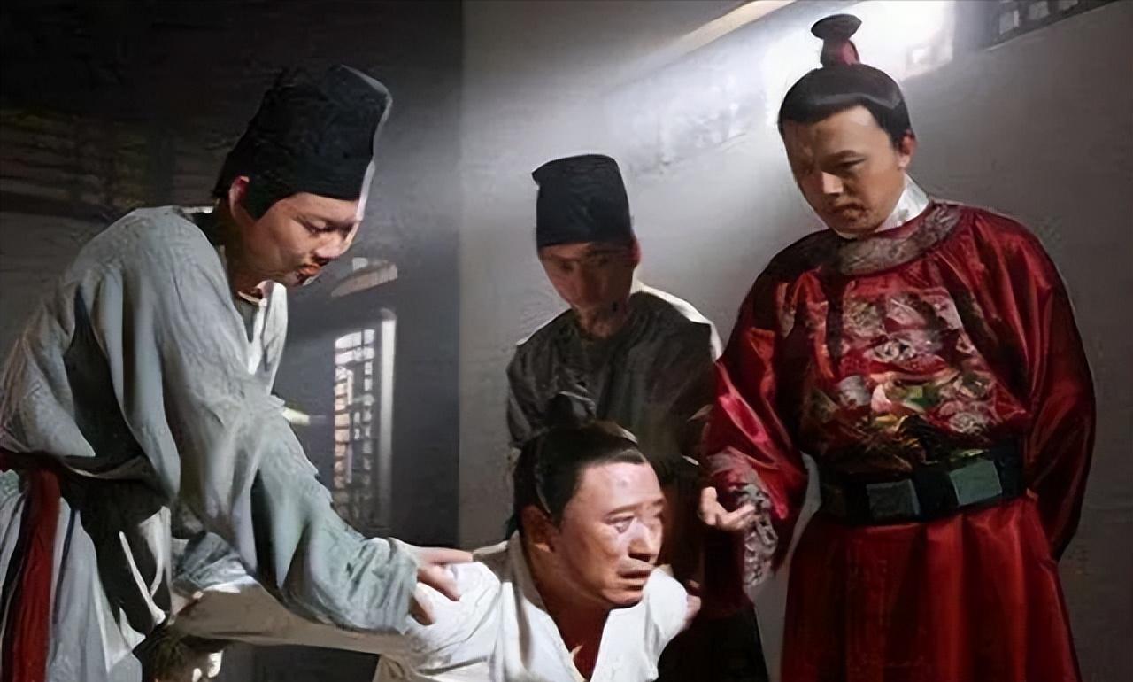公元691年，洛阳，一场寻常的饭局。

来俊臣请老同事周兴喝酒，说是聊聊审案心得