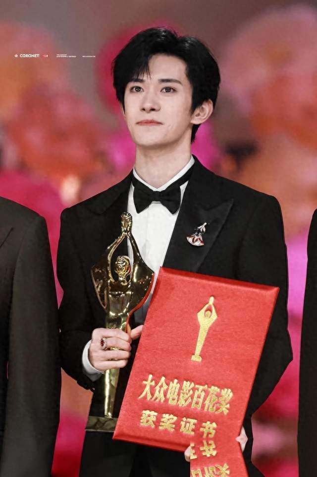 易烊千玺母亲谢水萍：大儿子培养成双料影帝，小儿子如今也成才