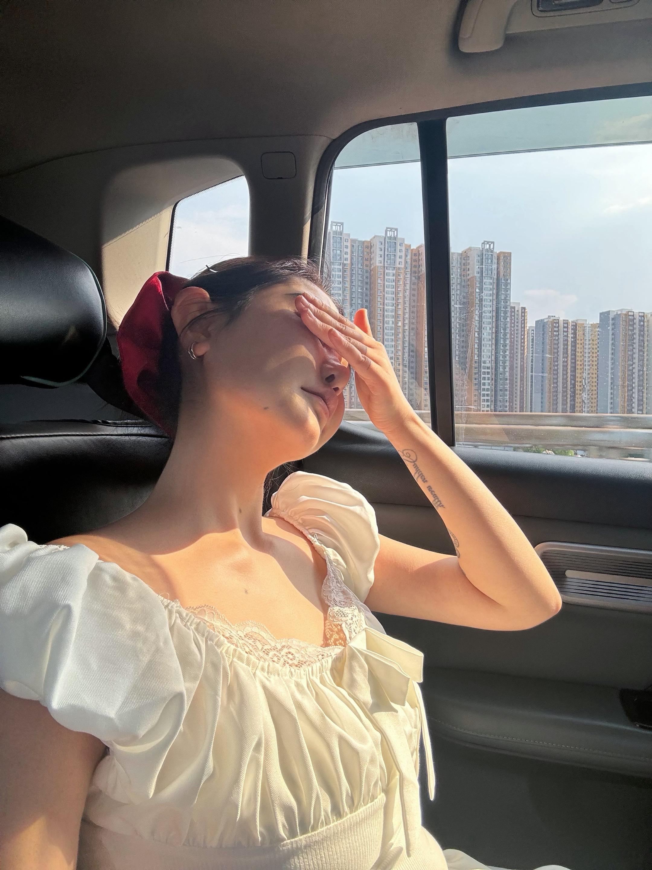 你赤手空拳来到这人世间 为找到这片海不顾一切