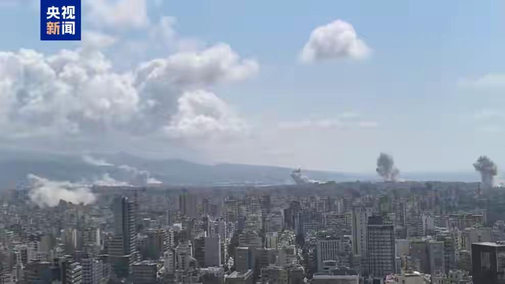 黎巴嫩首都贝鲁特遭以军密集空袭。

据总台报道员消息，当地时间8日，黎巴嫩首都贝