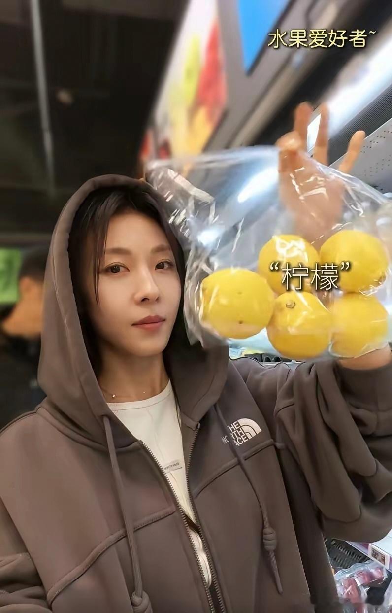 杭州美女很多，所以看见美女，大家都见怪不怪的了。真的要我碰到也认不出，西湖边每天