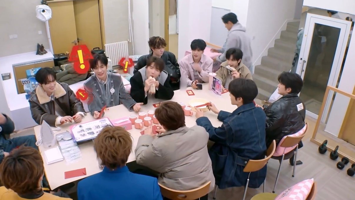 男生宿舍进霸总了 少年之间的友谊永远热烈直白，一人提出想法，众人即刻响应，合力搬