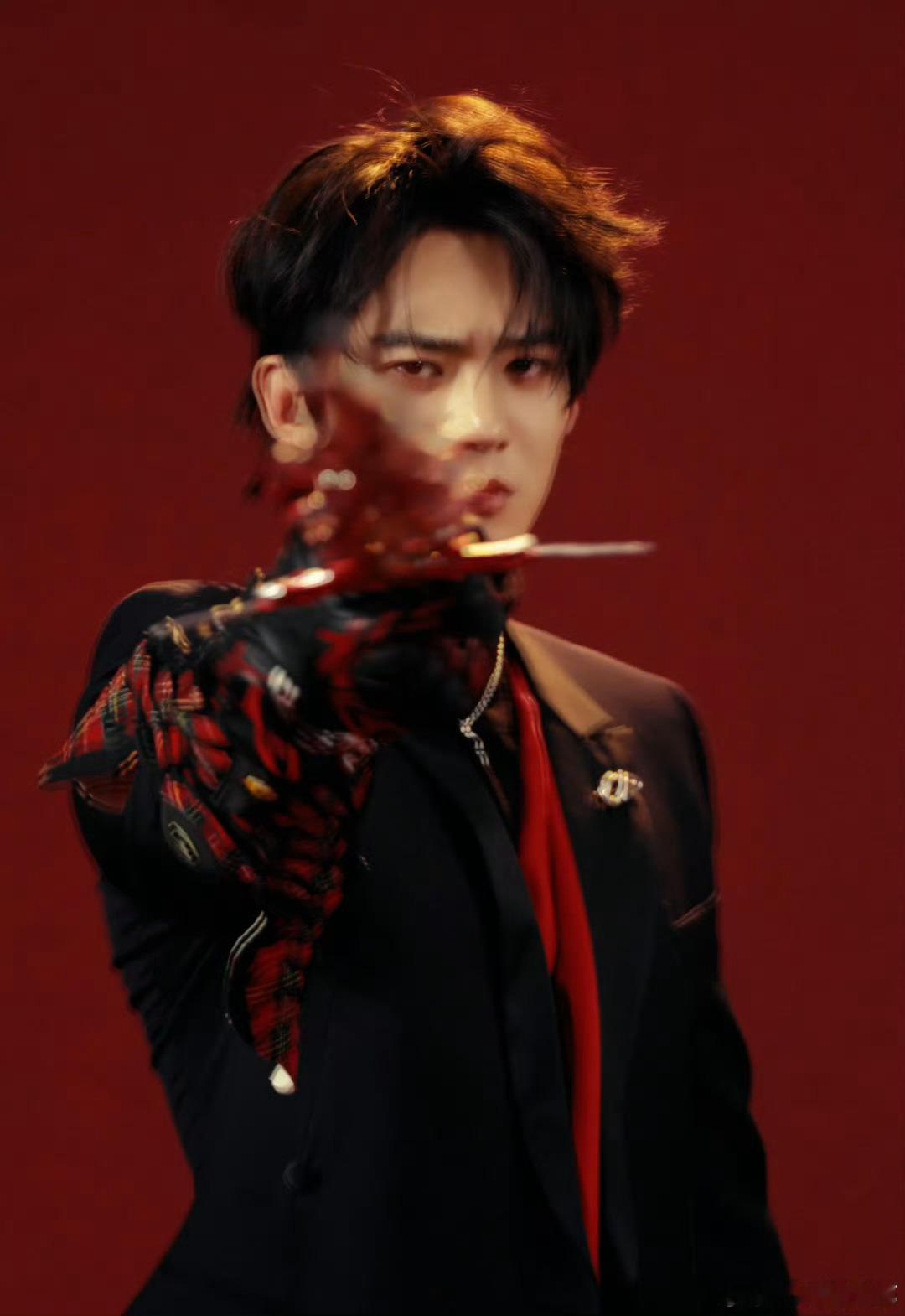 于适封神2拉弓新造型  于适的封神2拉弓造型亮相，三套帅气非凡。封神1中射箭的风