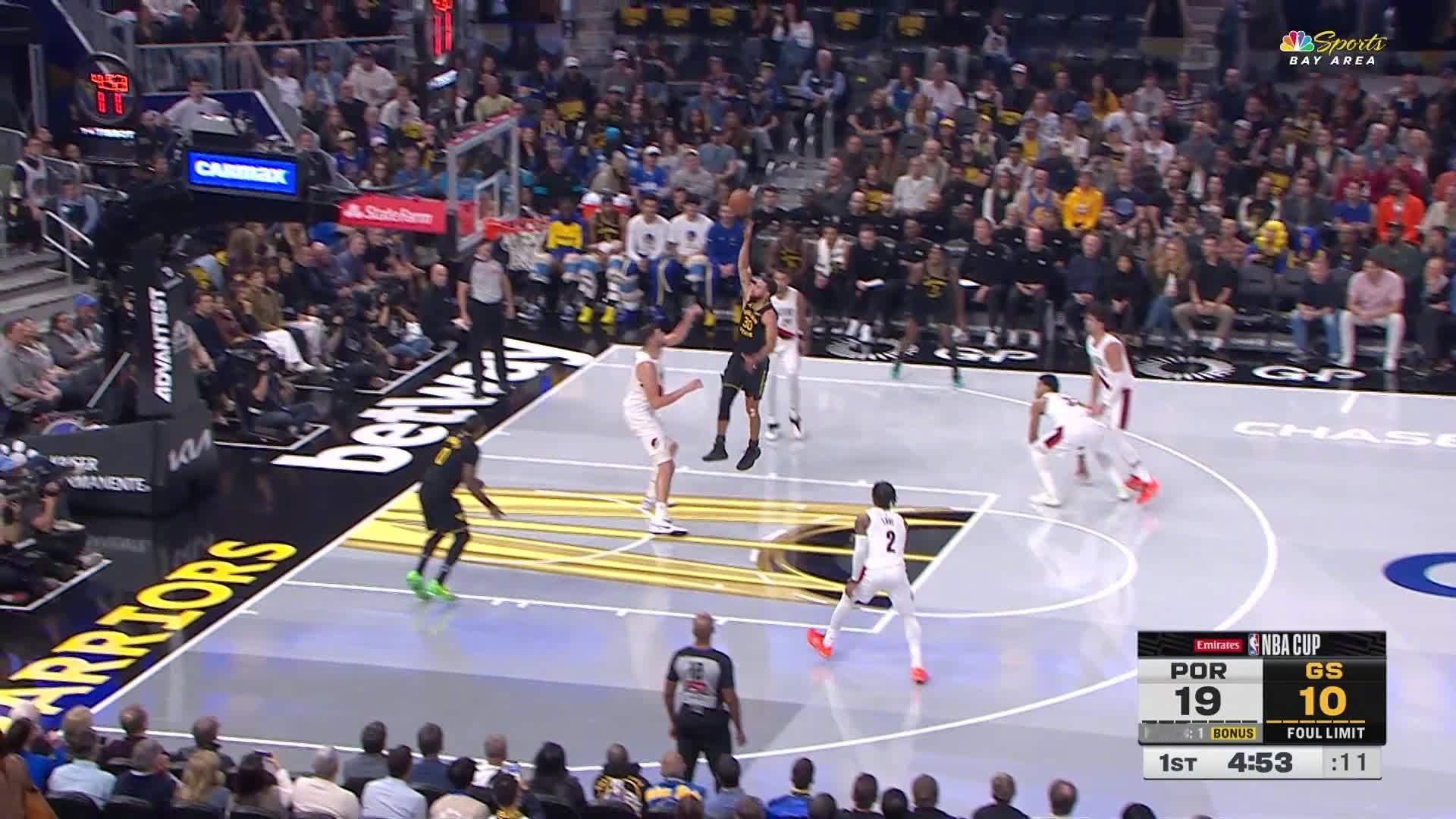 库里抛投+波奇姆斯基三分，勇士连得5分！