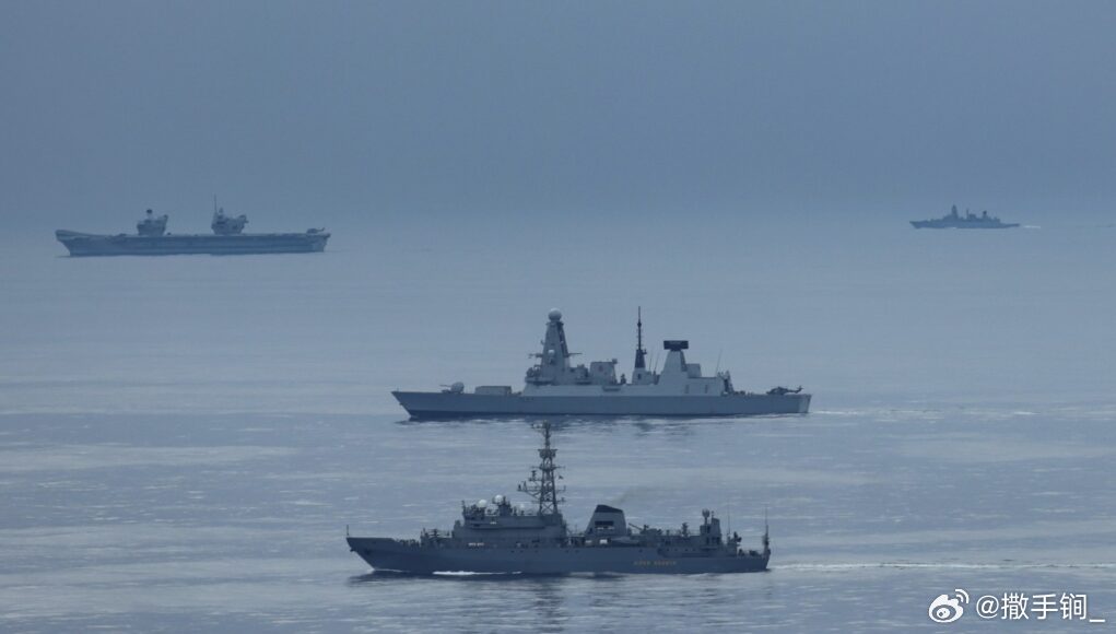 英国海军威尔士亲王号航母战斗群去挪威海参加北约“动态猫鼬 2026”反潜演习途中