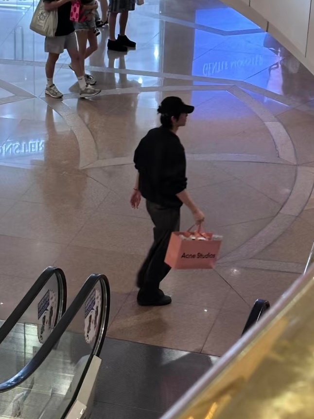 在港被偶遇的妈咪 