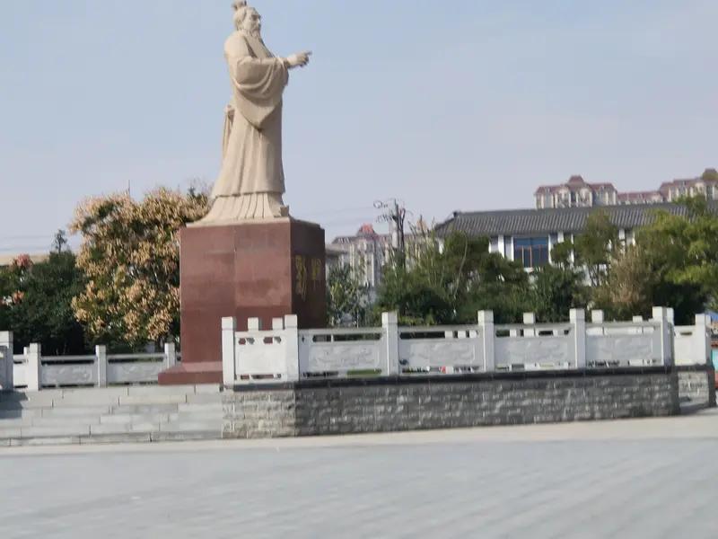 刘邦是小人还是英雄？
       我觉得，从来不是非黑即白的单选题。
    