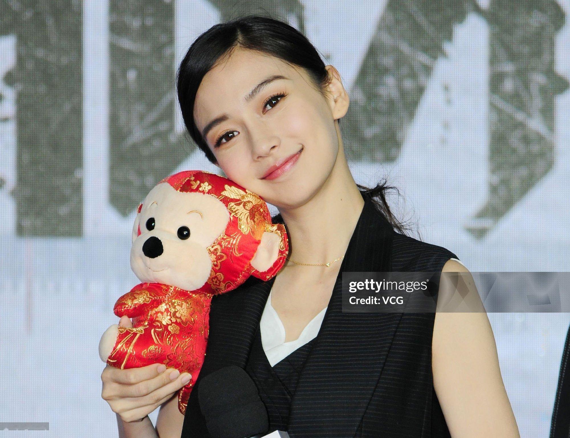 angelababy angelababy“ 在浪漫的夏天，想和浪漫的你，去看浪