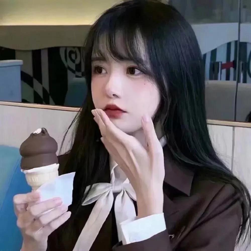 在咖啡馆的午后，享受甜蜜时光秋日里的咖啡馆 居家浪漫下午茶 甜系下午茶 咖啡馆照