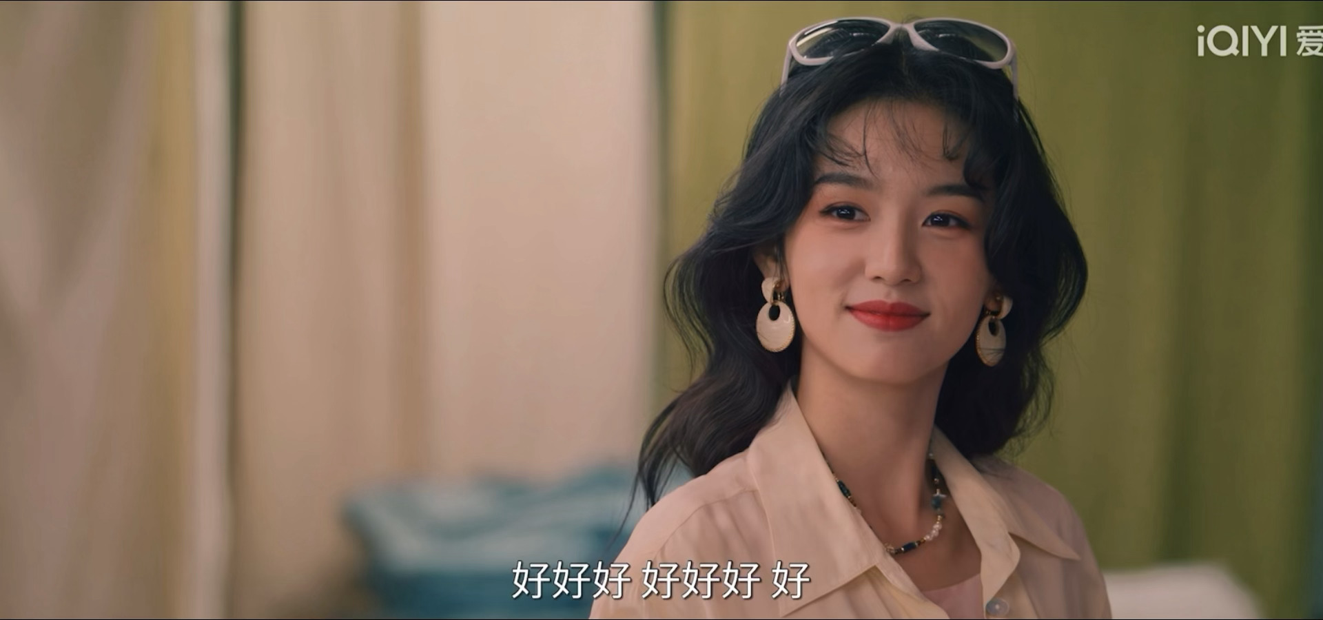 所有人都来欣赏这个绝美回眸，好明媚好安心…好像在说有姐姐在还怕什么🥲周也你好1