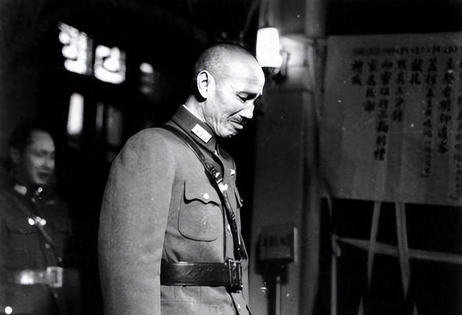 重庆谈判时，蒋介石对毛主席坦言：我有几句肺腑之言，今天终于能和您诉说了！
194