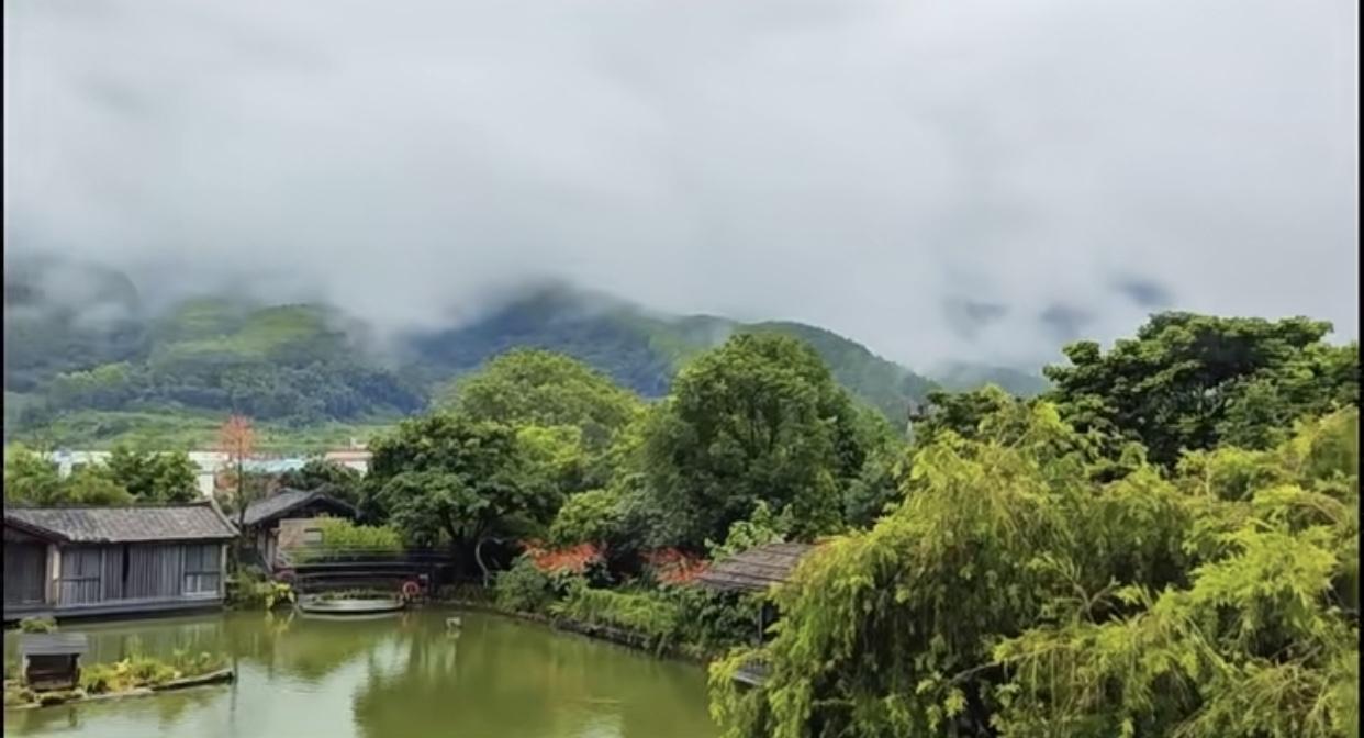 退休后你会退出单位的群吗?
虽然我还没到退休的年纪，
但看着身边不少前辈退下来后