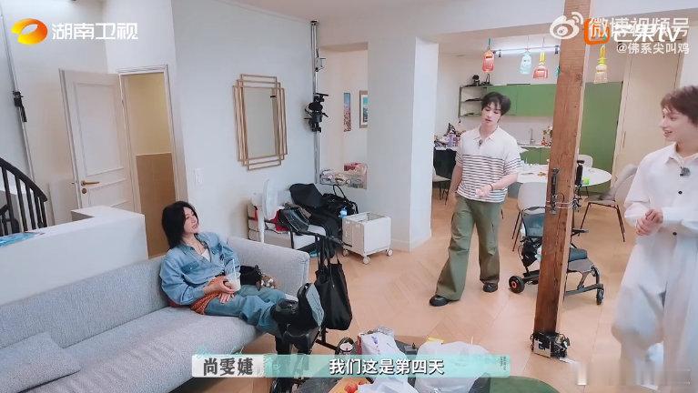 文俊辉 前脚抢货后脚卖货巴黎合伙人名场面巴黎合伙人 银幕猎手有着独特的冷冽气质，