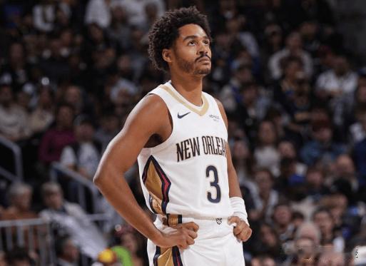 鹈鹕管理层应该是非常离谱的管理层了。当年他们有CJ-麦科勒姆，然后他们选了乔丹-