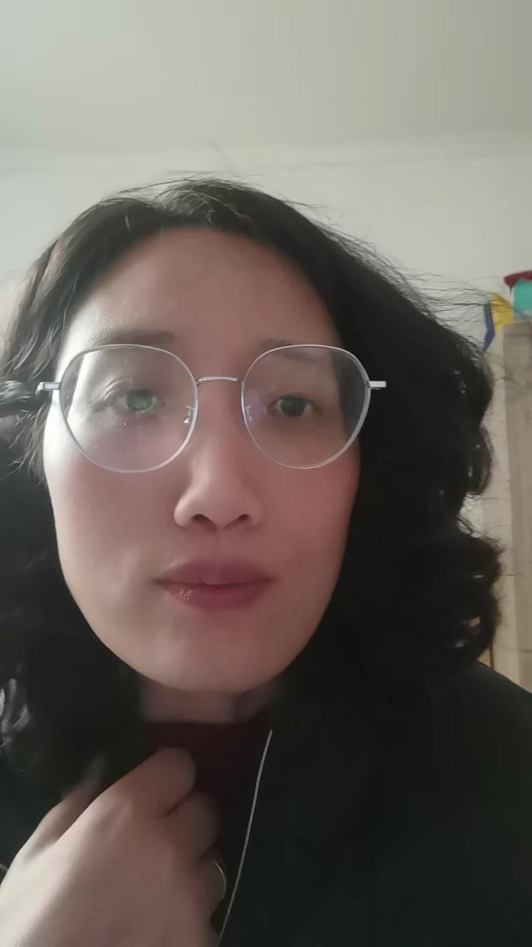 短剧现在可算太火了，连刘晓庆那种老演员都在演，剧情确实能吸引人。但为什么有人说看