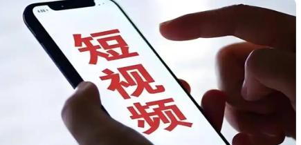 有没有过这种崩溃瞬间？刷短视频刷到深夜，放下手机想发个消息，结果话到嘴边突然忘了