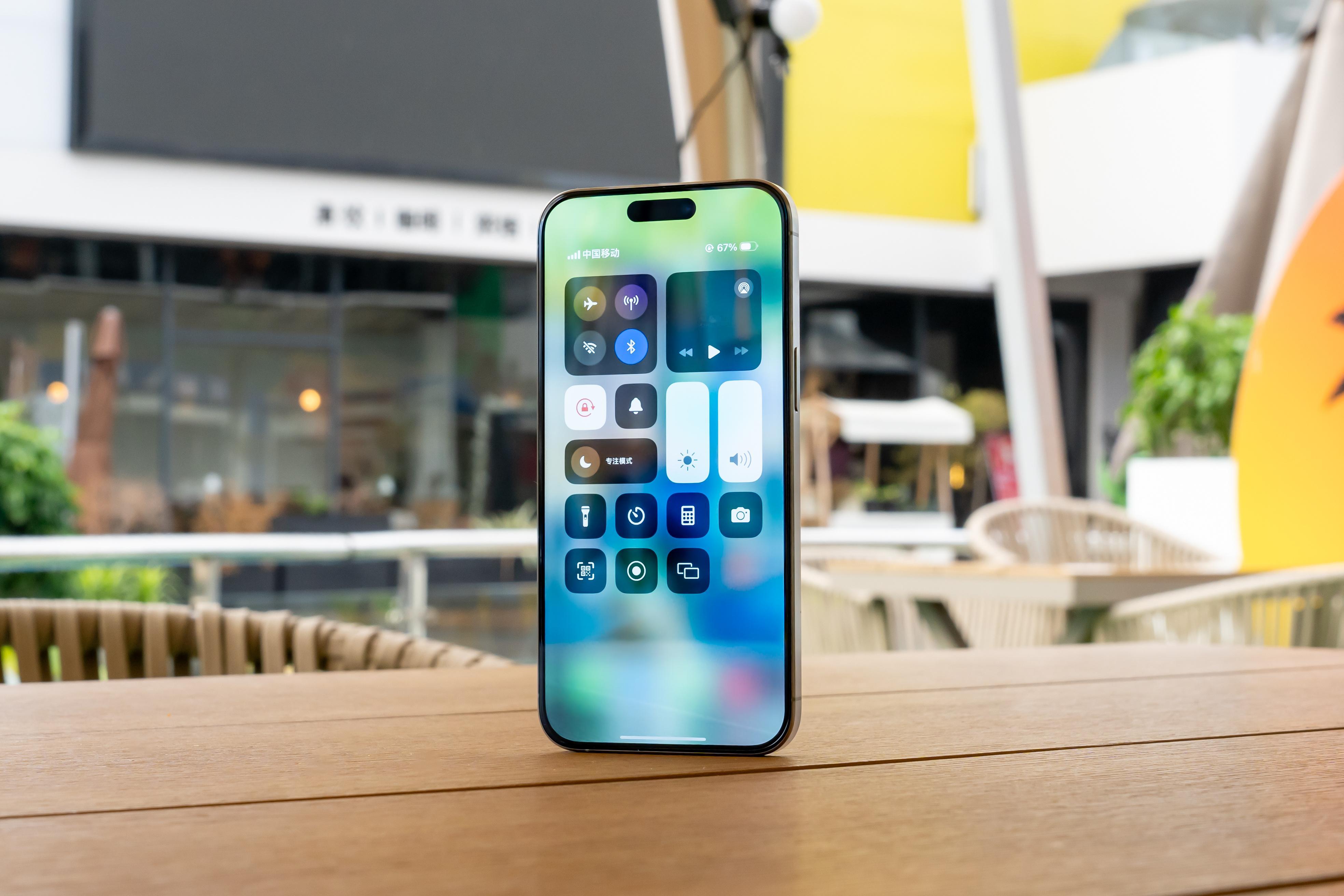 #iPhone降价已成常规促销手段#本来就溢价严重，产品本身不能保持亮点，降价促