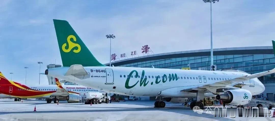 不是泼冷水，菏泽机场的惨淡给即将开航的枣庄机场蒙上了一层阴影。

毕竟无论是人口