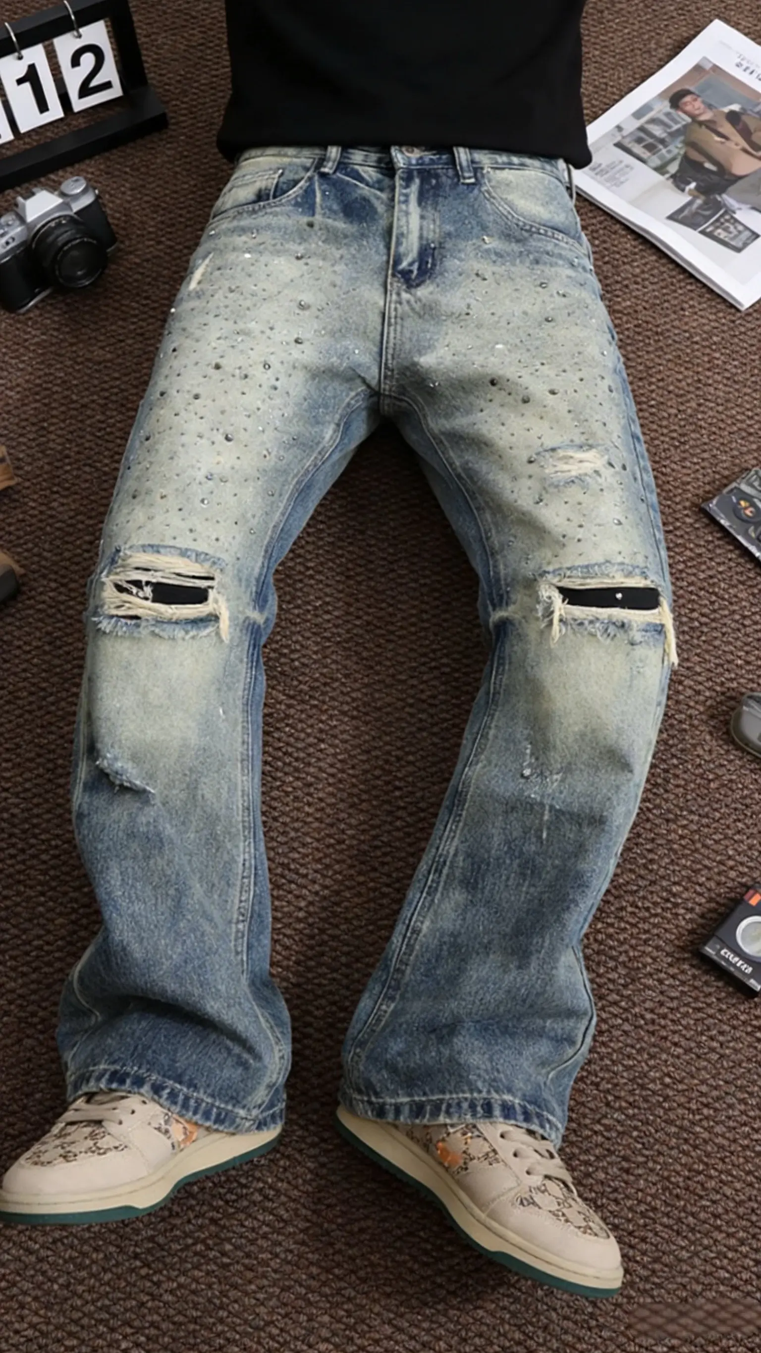 谁能拒绝这款街头破洞垫布宽松直筒裤个性猫须烫钻铆钉设计潮牌微喇叭裤男痞帅