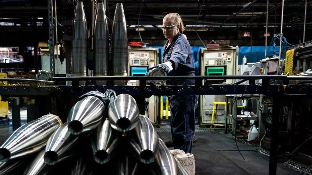 美军武器急需补充库存之际，中方果断宣布稀土涨价，这下白宫傻眼了！

4月10日晚