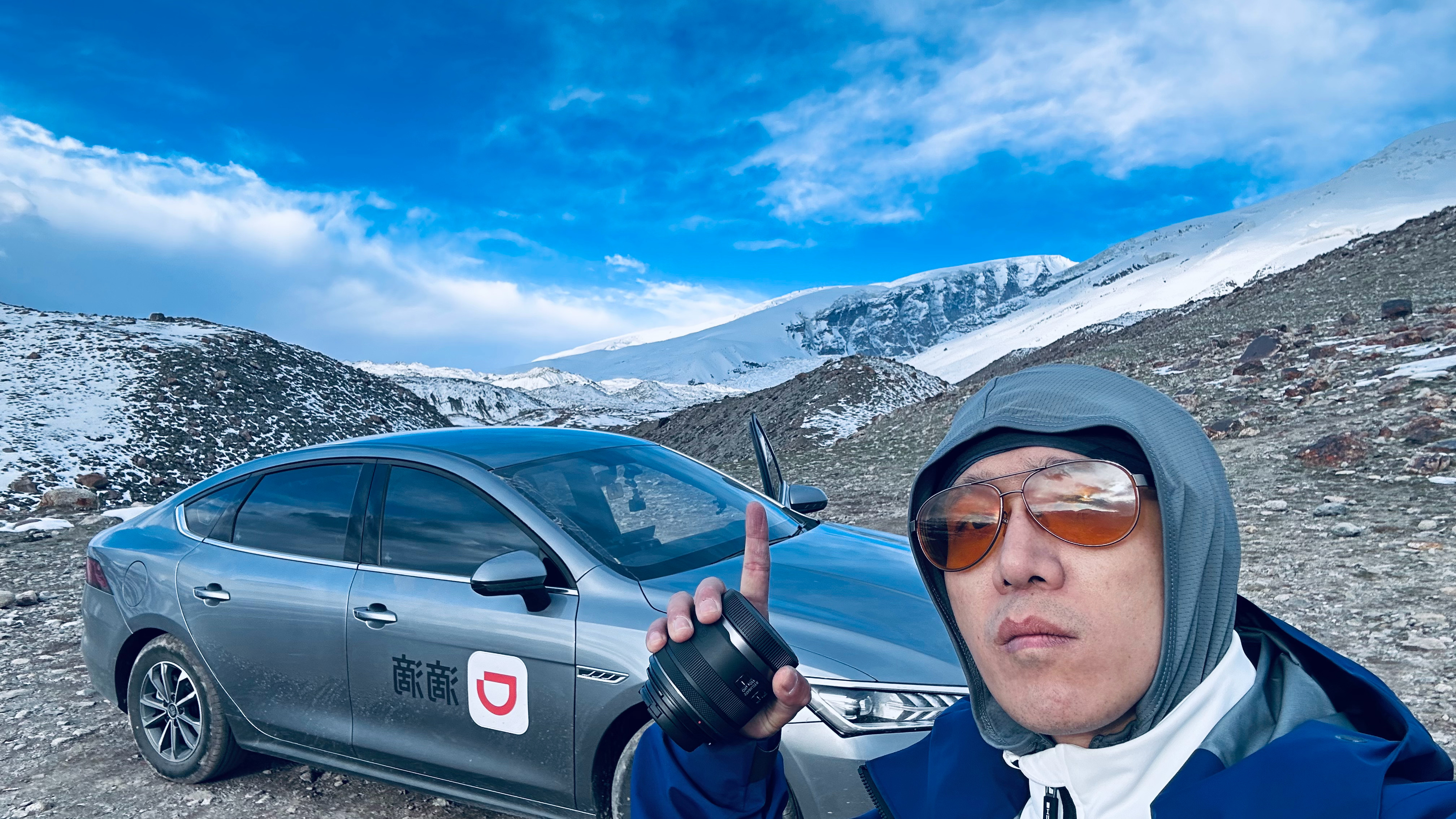 我敢这么说，我应该是第一个把秦 Plus开到慕士塔格峰二号冰川附近的人。沿途遇到