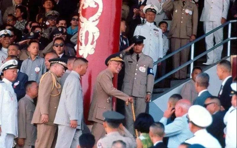 台湾国民党执政时期，权贵子弟一生备受呵护。首先，他们早从学生时代开始，就已是特权
