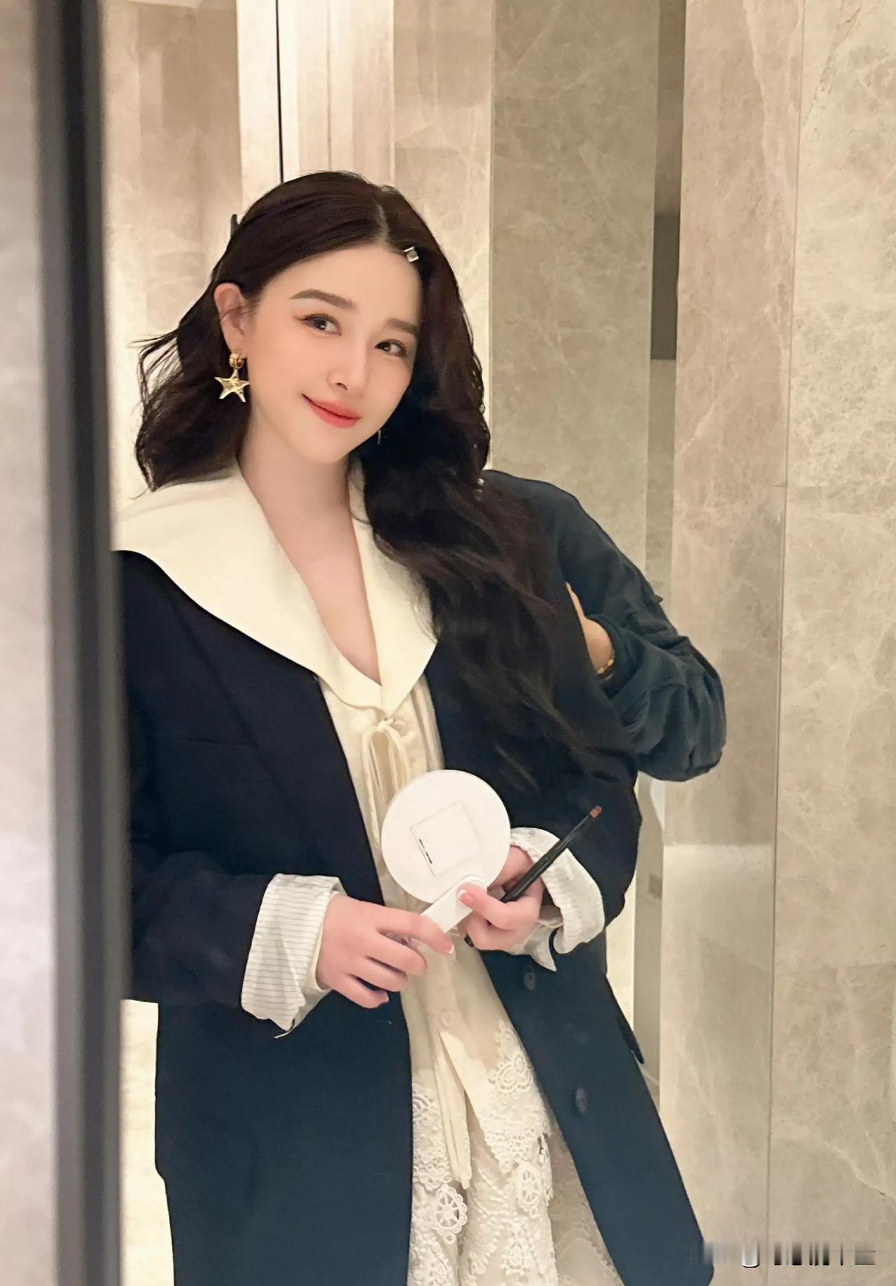 阚清子老公刷7万打榜，
我算了笔账：
不是钱多，是舍得……浪姐打榜，阚清子老公给