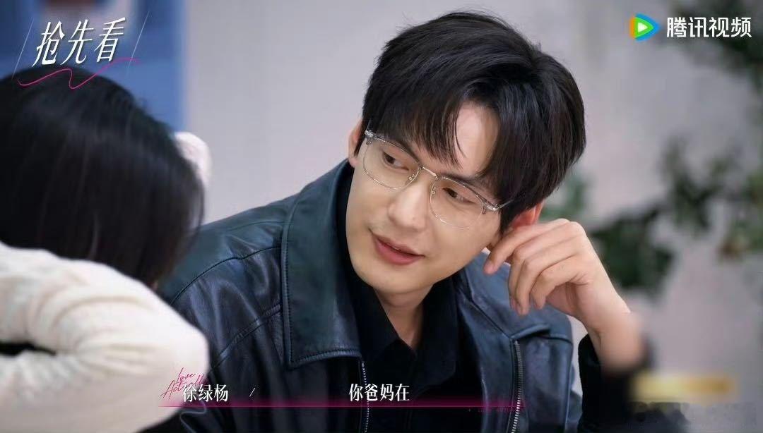 周佑凌年纪大了干什么都心酸周佑凌柳柳偶然捕捉到周佑凌向柳柳比心的小细节，柳柳完全