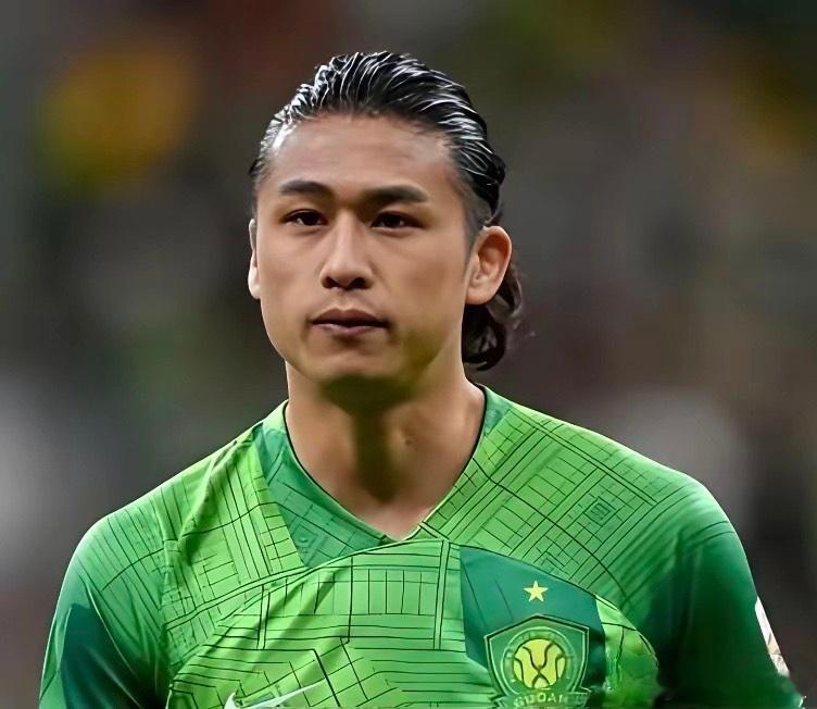 小将变老臣，球迷等白头，张玉宁连续十年入选国足，中国足球何日崛起？还记得张玉宁国