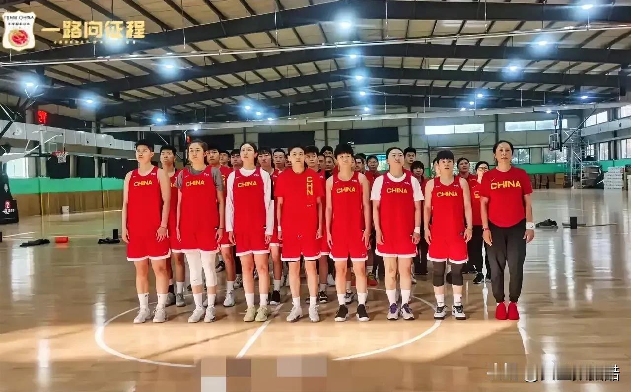 中国女篮国家队选人用人的三大标准：

1、思想和身体健康
2、进攻和防守实力
3