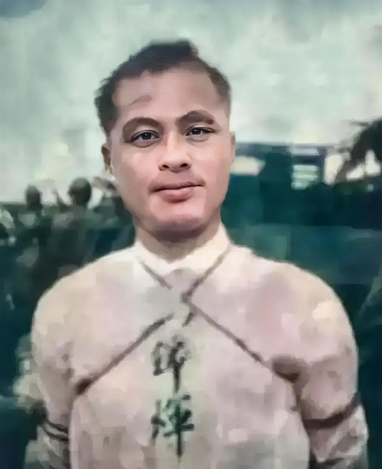1950年，台北刑场，冯锦辉就义前，一张罕见的留影，镜头定格下了这一瞬间，照片中