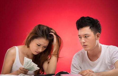 二婚里最让人心寒的是什么二婚里最让人心寒的，从来都不是柴米油盐的琐碎辛苦，而是你