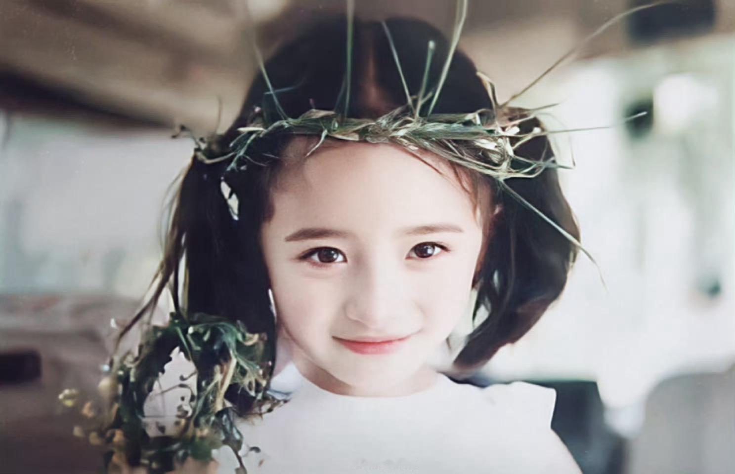 杨幂双马尾女高 小时候就很权威了 ​​​