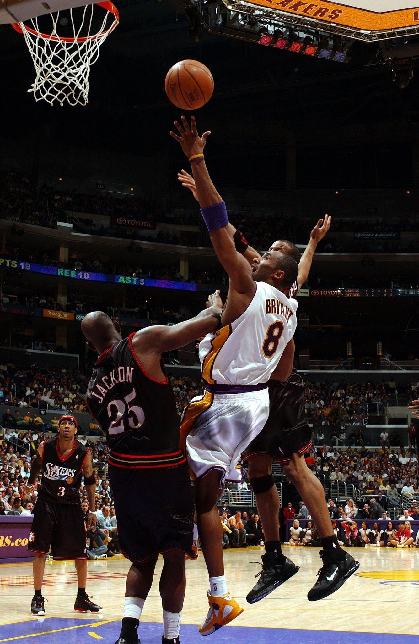 Kobe Bryant 换手出球 K5科比