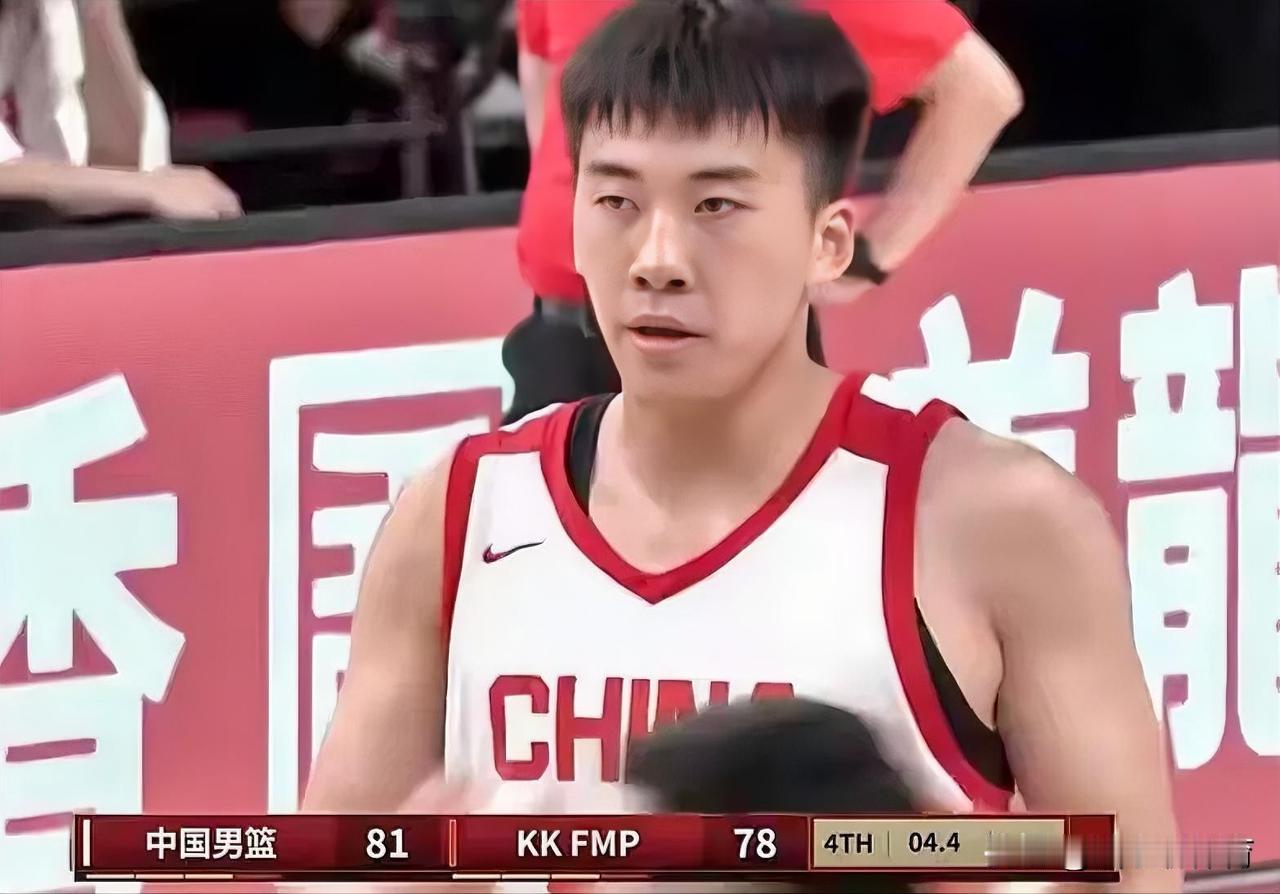 国家男篮热身赛4分险胜塞尔维亚，王俊杰18+14堪称大腿，他到底强在哪？
国家男