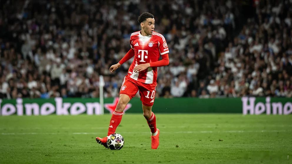 穆西亚拉周四出版了两本儿童读物，透露了不少成长过程中的细节。2020年，穆西亚拉