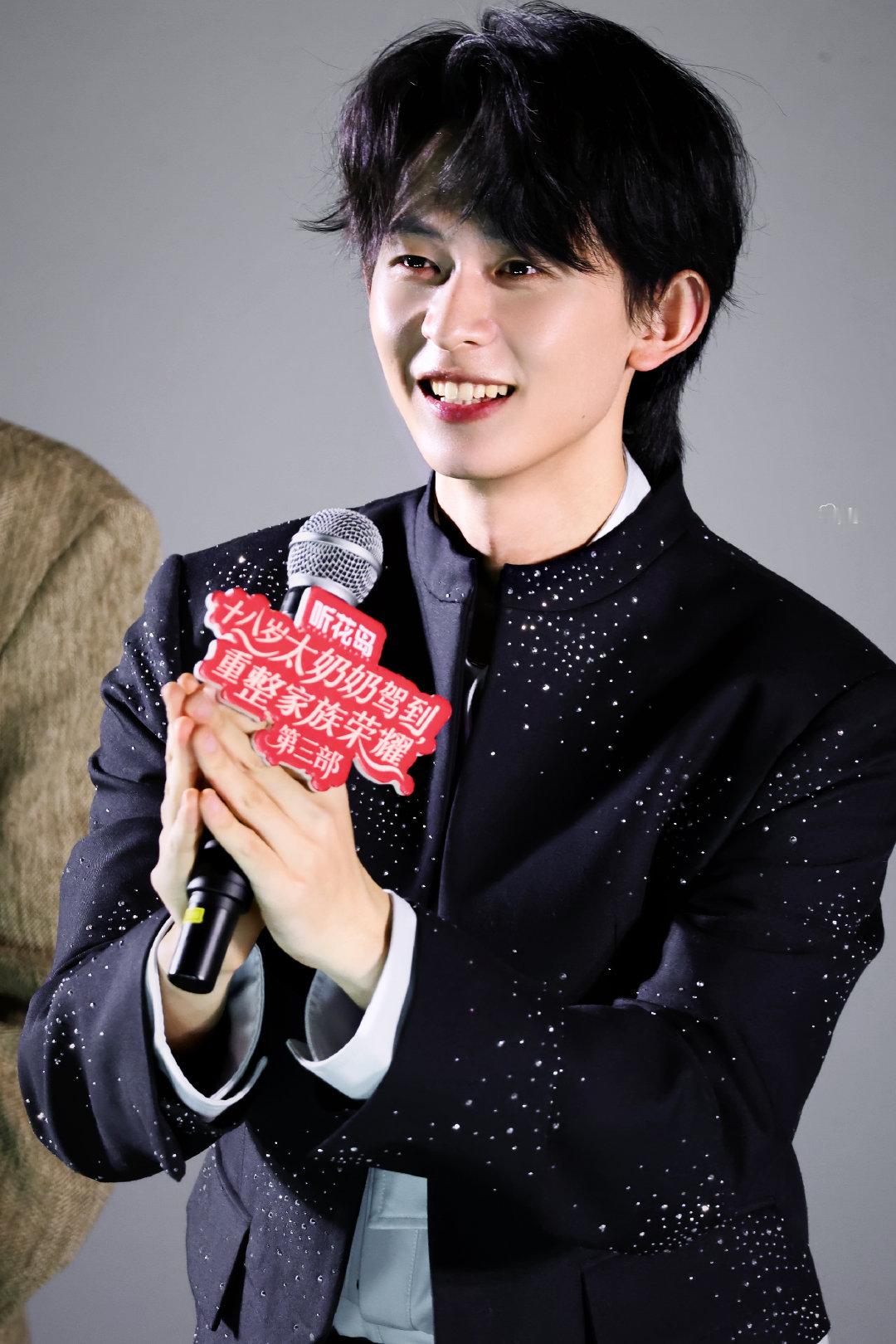 陈添祥 🍊向全世界安利陈添祥 爱上此男像呼吸一样简单[舔屏]cr.水印 ​​​