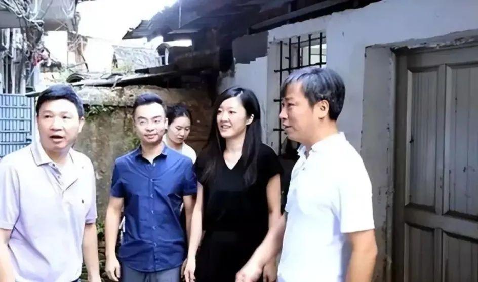 苏步青有言：“爱祖国，为祖国的前途而奋斗，是时代赋予我们的神圣职责。”
说起黄芊