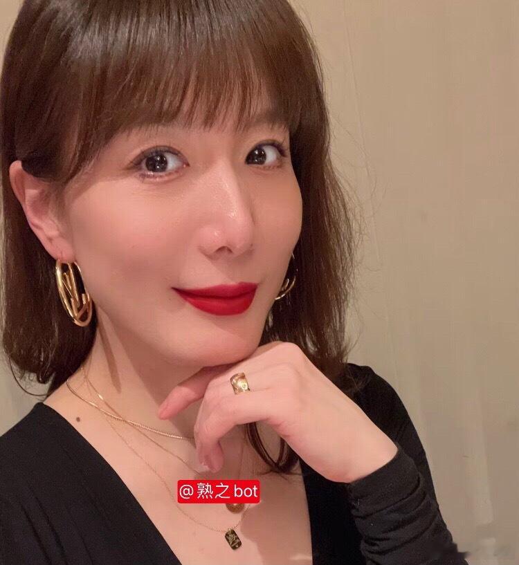 风韵迷人魅力阿姨 ​​​