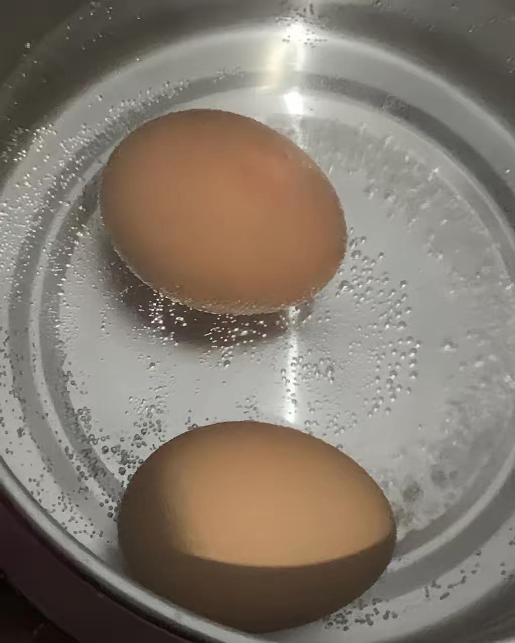 我老婆做的早饭，那真是多少年都没变过。她就只管做早饭，别的啥都不管。上班那阵儿都